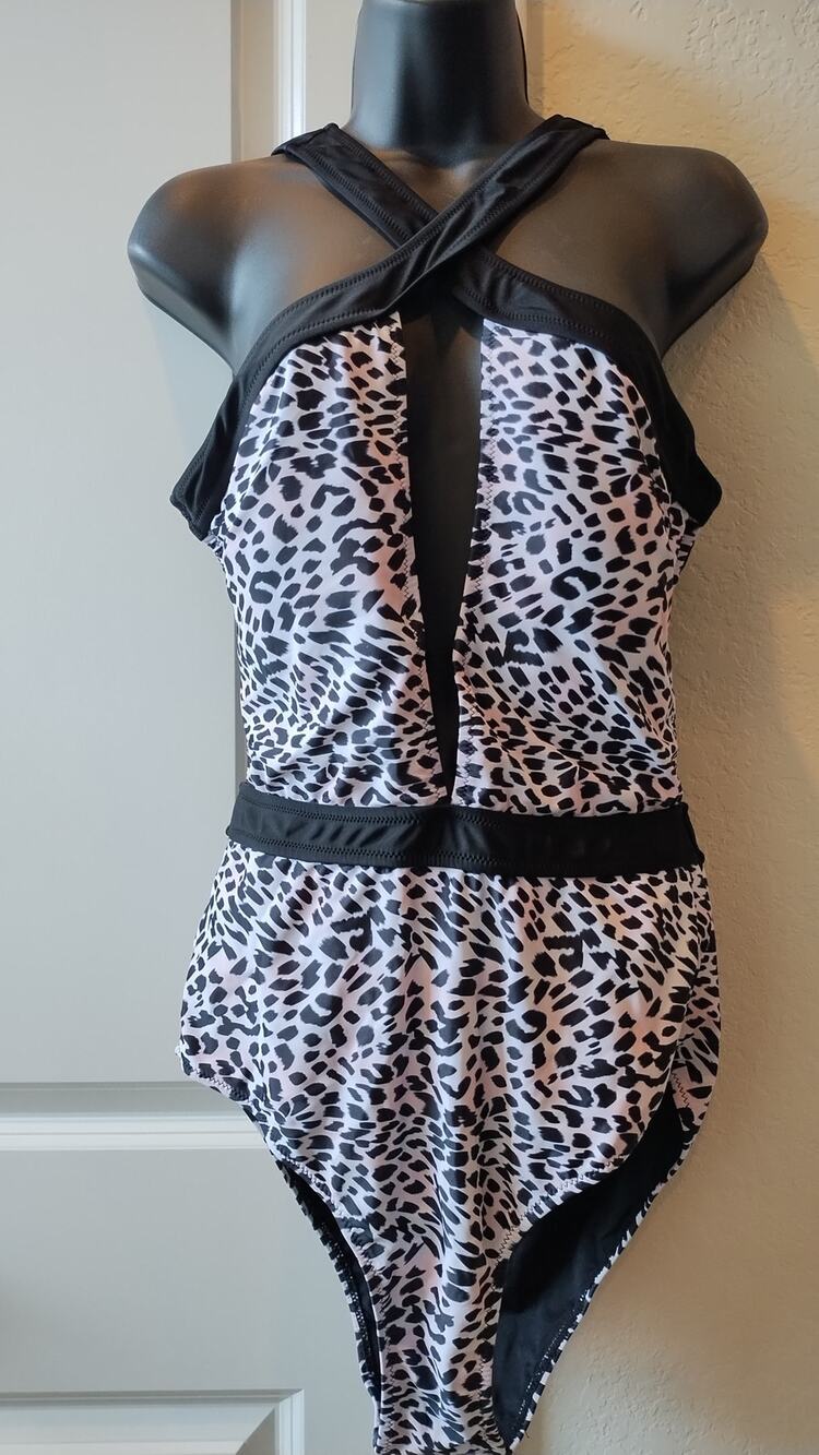 Live life on the beach Leopard print women’s swimsuit. Size XL